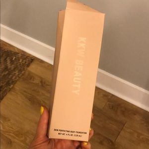 Kkw beauty body foundation tan